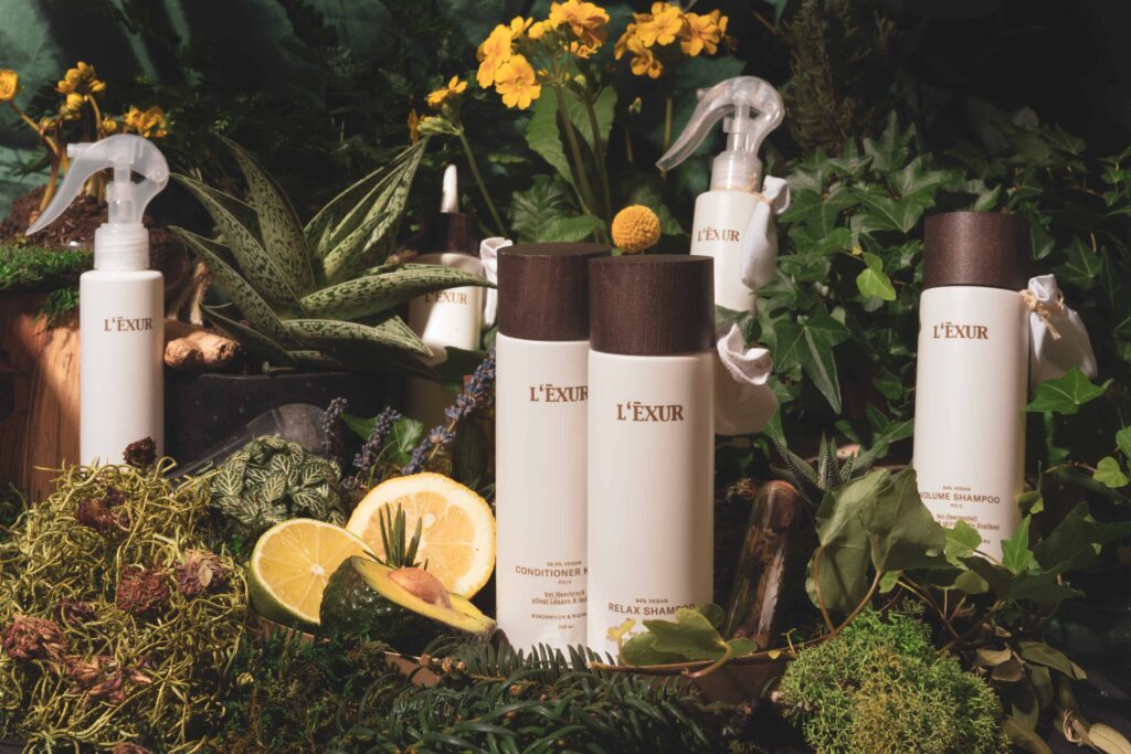 L'Exur Naturkosmetikprodukte mit Pflanzen und Früchten